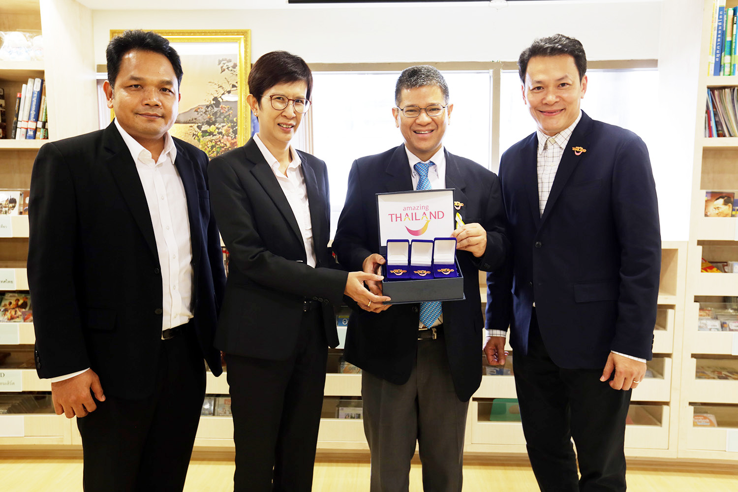 ททท. และ กกท. จับมือกันสนองนโยบาย Sports Tourism ประชาสัมพันธ์ประเทศไทยในมหกรรมกีฬาพาราลิมปิก เกมส์ ผ่านเข็มที่ระลึก Amazing Thailand